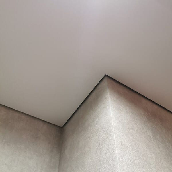 теневой натяжной потолок